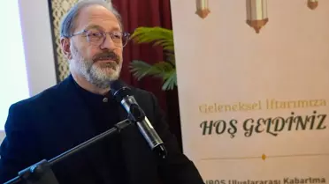 İftar programında sunulan yemekler ve katılımcılar