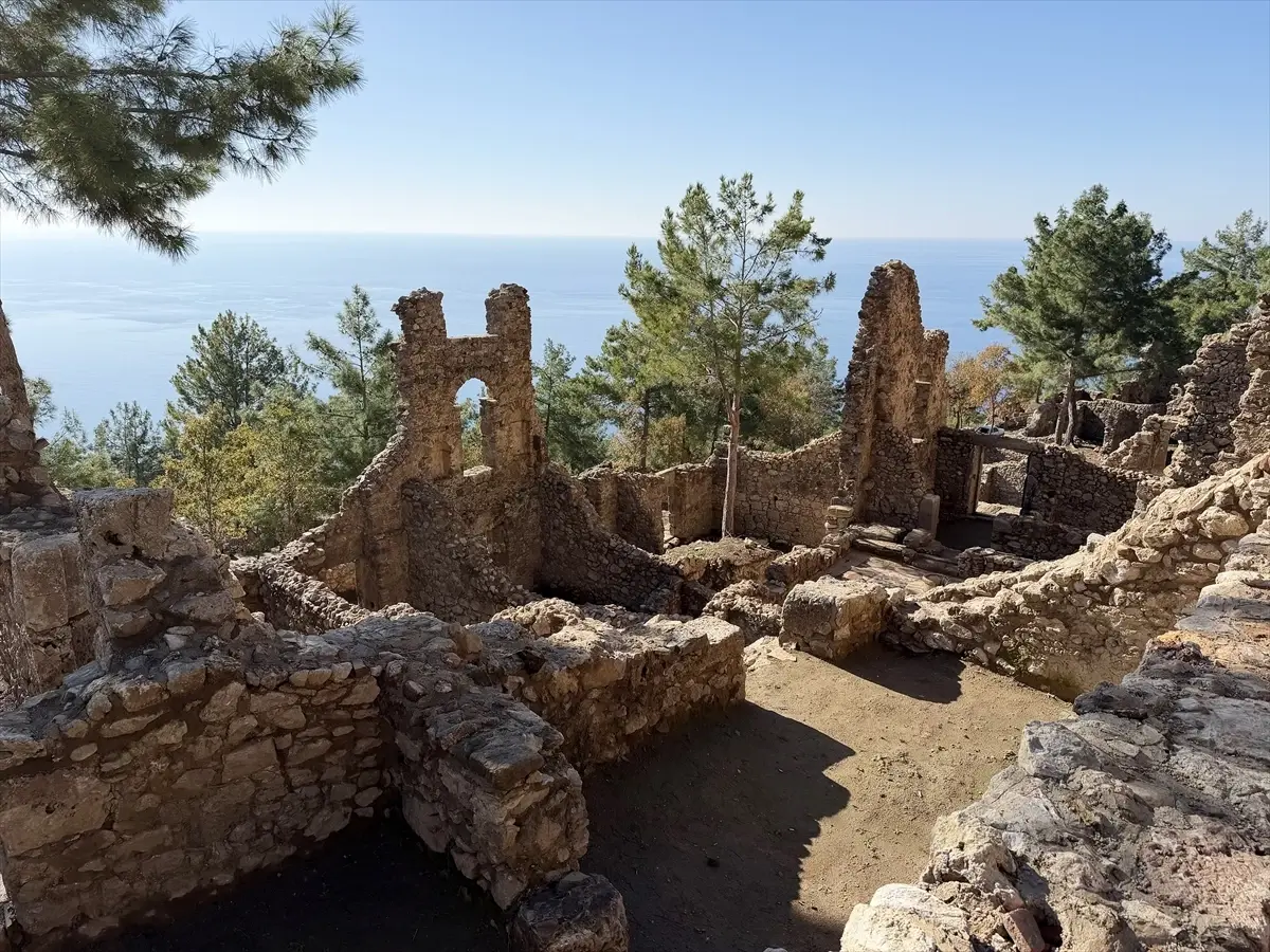 Syedra Antik Kenti'nde 5. Yüzyıla Ait Nadir Mozaik Ortaya Çıktı