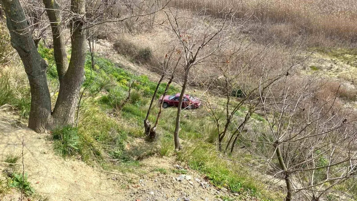 Kocaeli'de D-100'de Fren Arızası Nedeniyle Araç Şarampole Yuvarlandı