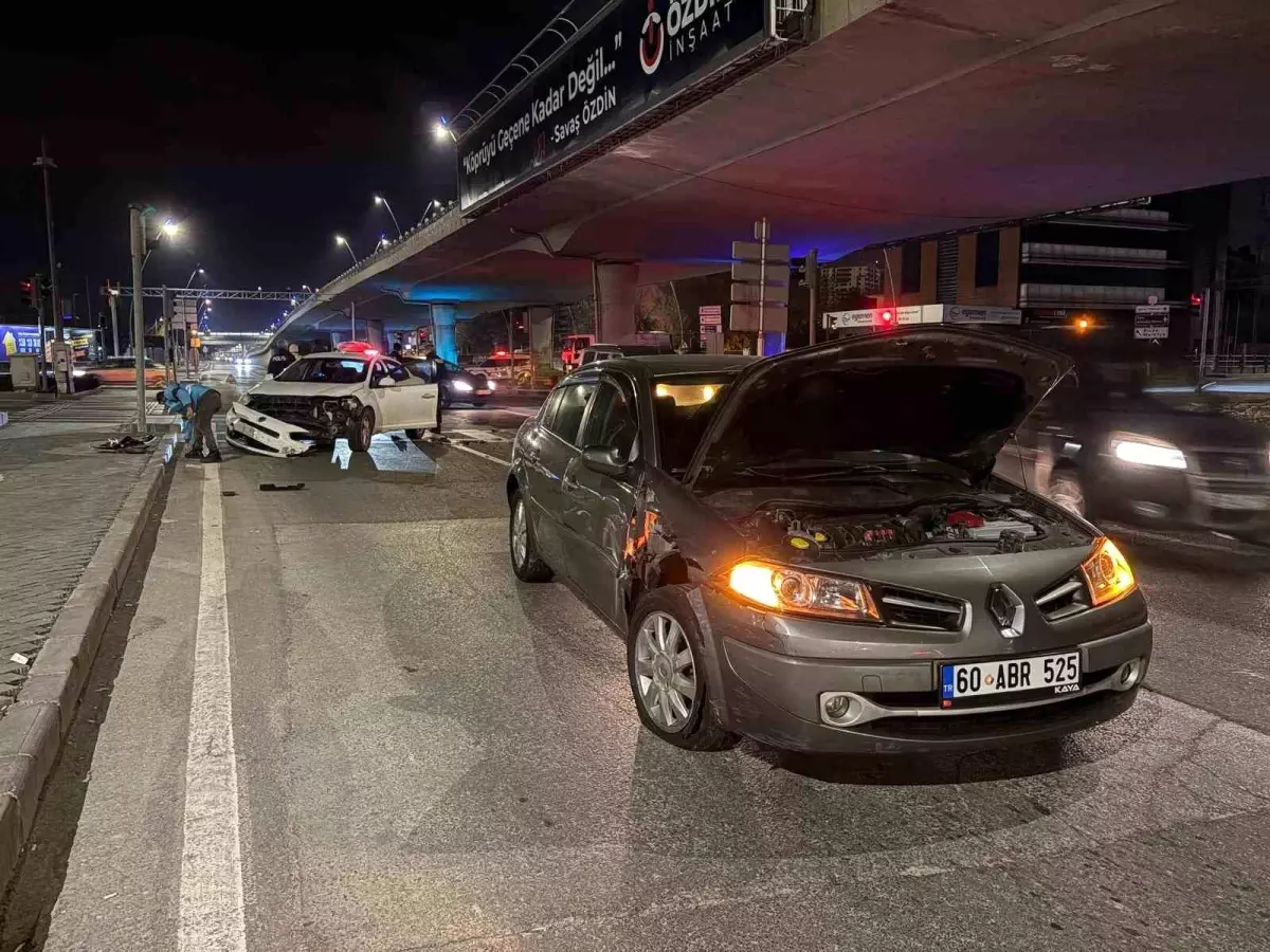 Kayseri Kocasinan'da İki Araç Çarpıştı: 1 Yaralı