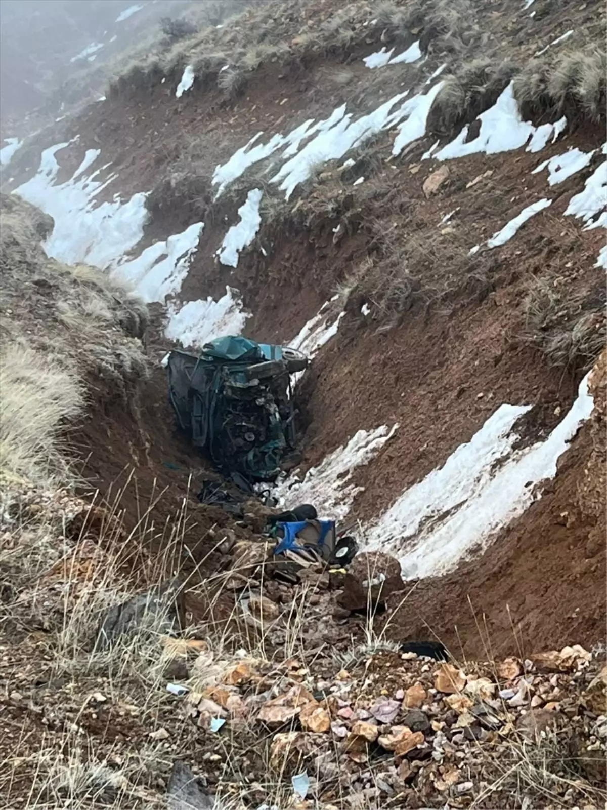 Niğde'de Şarampole Çıkan Otomobil Kazası: 2 Ölü, 2 Ağır Yaralı