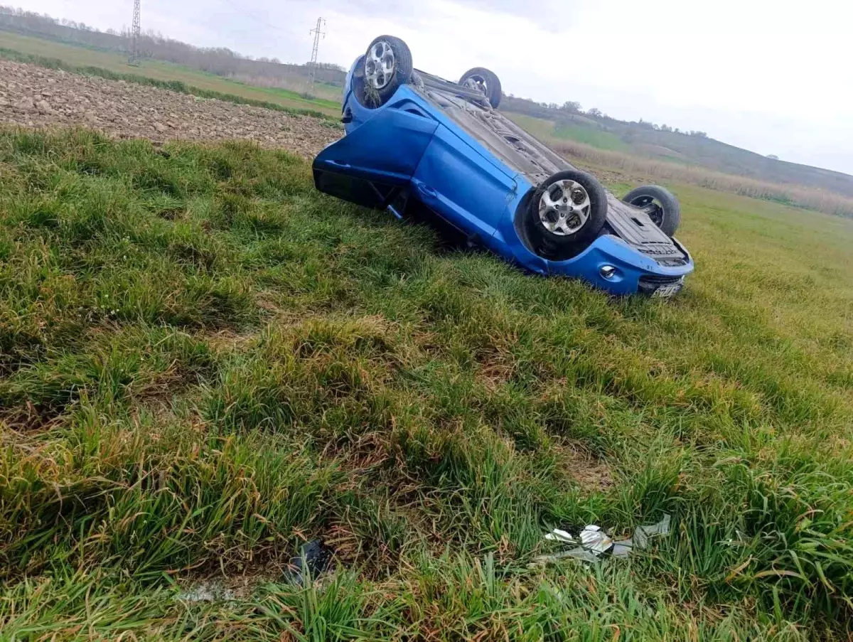 Kırklareli'de Kontrolden Çıkan Araç Tarla Alanına Düşerek Sürücüyü Yaraladı