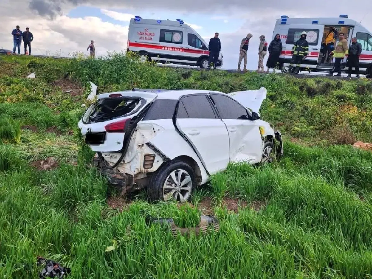 Hatay’da Şiddetli Yağış Sonrası Otomobil Tarla Çukuruna Düştü: 2 Yaralı