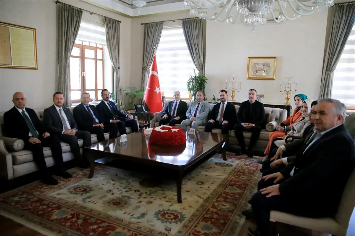 Kürşad Zorlu, Manisa’da AK Parti İl Başkanlığı’na Ziyaretini Gerçekleştirdi