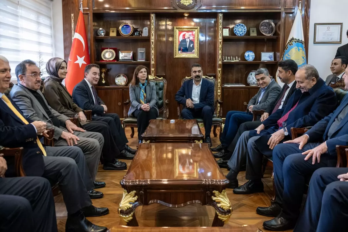 DEVA Partisi Lideri Ali Babacan, Diyarbakır Büyükşehir Belediyesi'ni Ziyaret Etti