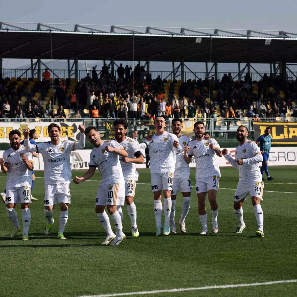 Aliağa FK, 3-0'lık Zaferle Liderliğe Yaklaşıyor