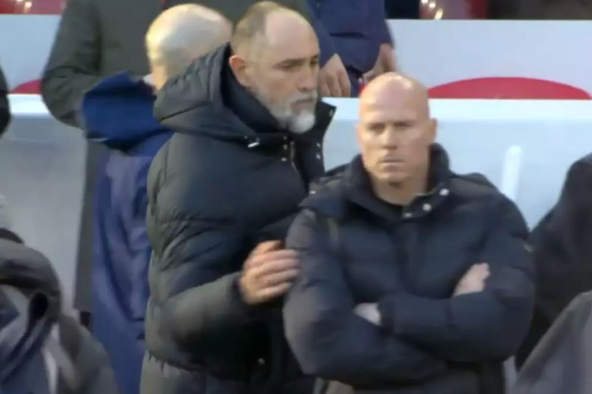 Tottenham Teknik Direktörü Yanlış Kişiyi Selamladı: Komik Karışıklık Premier Lig'e Damga Vurdu