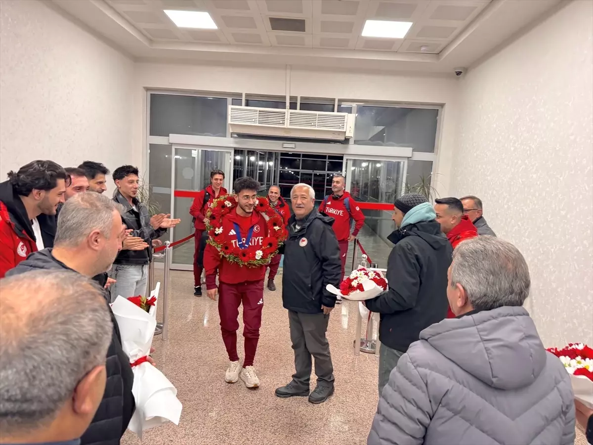 Furkan Akar, Kanada’da Dünya Kısa Kulvar Şampiyonası’nda Bronz Madalya Kazandı