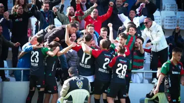 Karşıyaka’nın galibiyet kutlaması