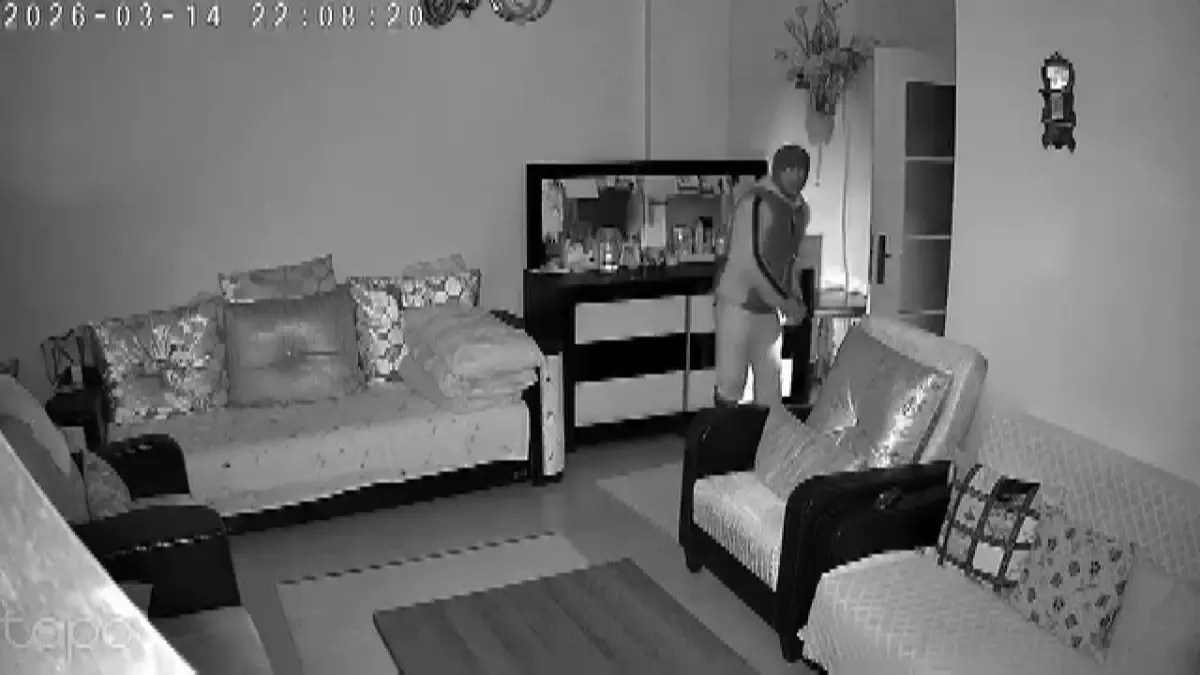 Sesli Uyarı ile Hırsız Kaçtı: Fatih’te Güvenlik Kamerası Olayı