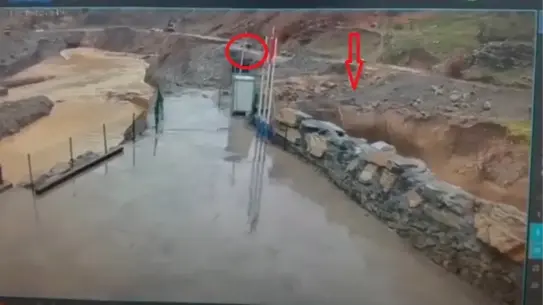 Şırnak Uludere'de Sel Sularından Kaçan Güvenlik Görevlisinin Kahramanca Anları Kamerada