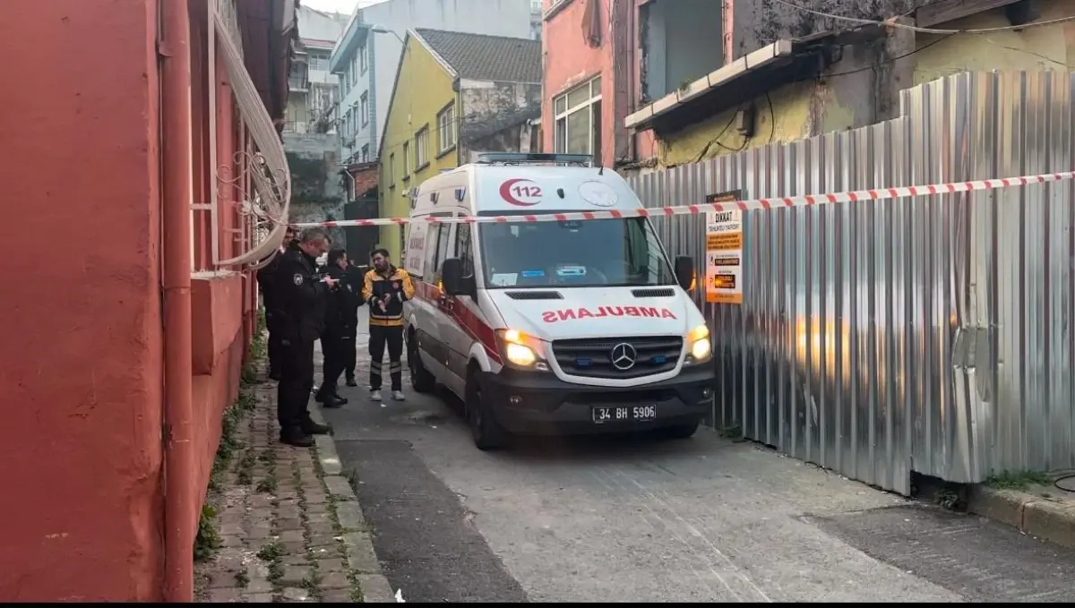 Beyoğlu'nda Çıkan Yangın 1 Yaşındaki Bebeği Aldı, 2 Yaralı