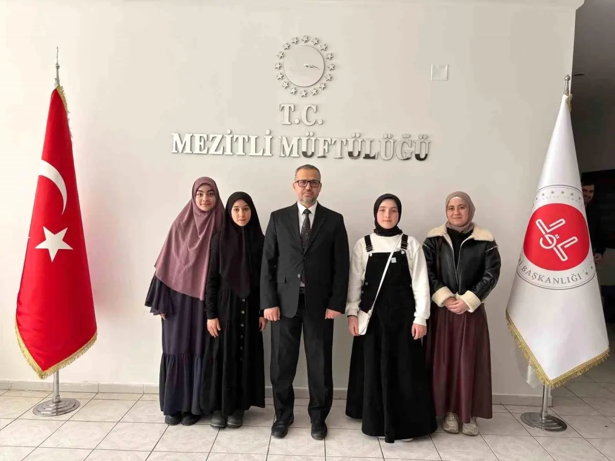 Mezitli'de 4 Genç, 6 Ayda Kur'an Hafızlığını Tamamlayarak Altın Madalya Kazandı