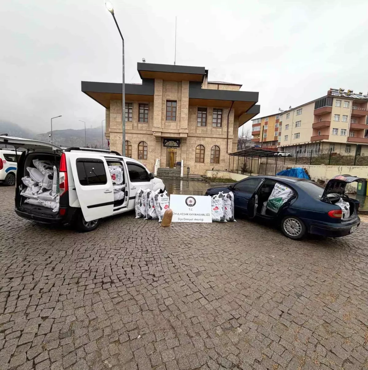 Sivas'ta 1 Ton 9 Kilogram Tütün Kaçakçılığı Operasyonu