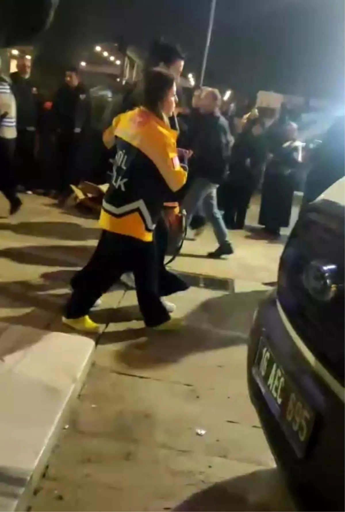 Bursa Ulu Camii’nde Kalabalıkta Bayılan Kadına Hızlı Müdahale