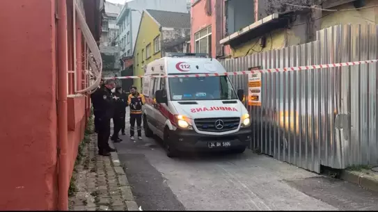 Yangın sonrası apartmanın dış görüntüsü