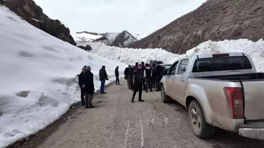 Şırnak'ta Şiddetli Yağışların Getirdiği Çığ Krizi ve Yol Açma Çalışmaları