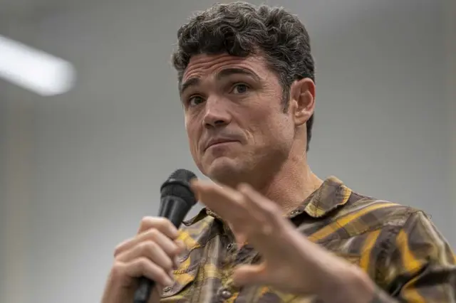 Dünya haritası üzerinde dalga etkisi