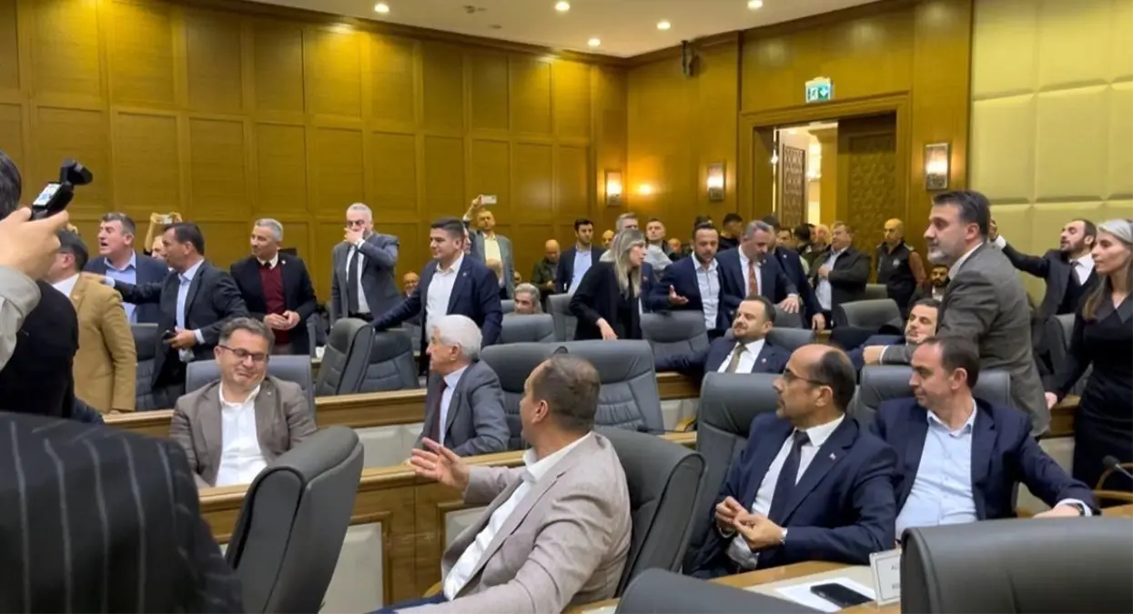 Bursa Büyükşehir Meclisi'nde Su Zammı Tartışması Gerginliğe Dönüştü