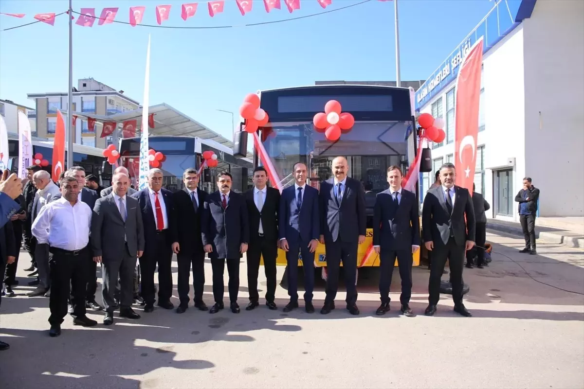 Batman Belediyesi'ne 10 Yeni Otobüs ve Kamyonet Teslimatı