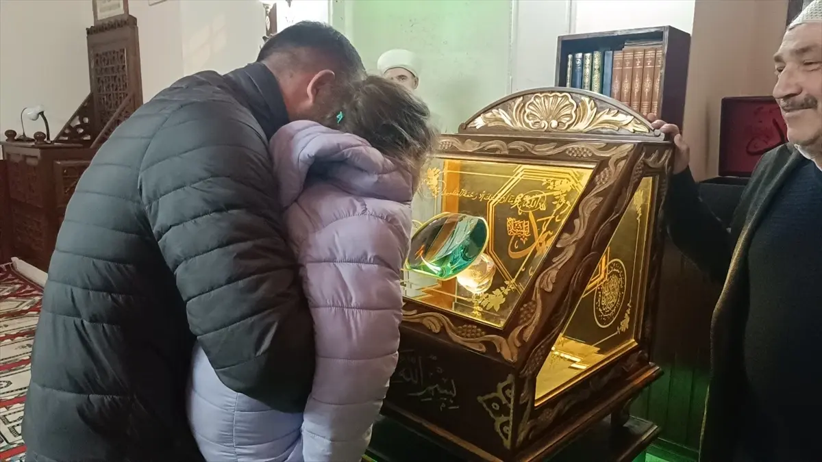 Bilecik’te Sakal-ı Şerif, Kadir Gecesi’nde Ziyaretçilere Açıldı