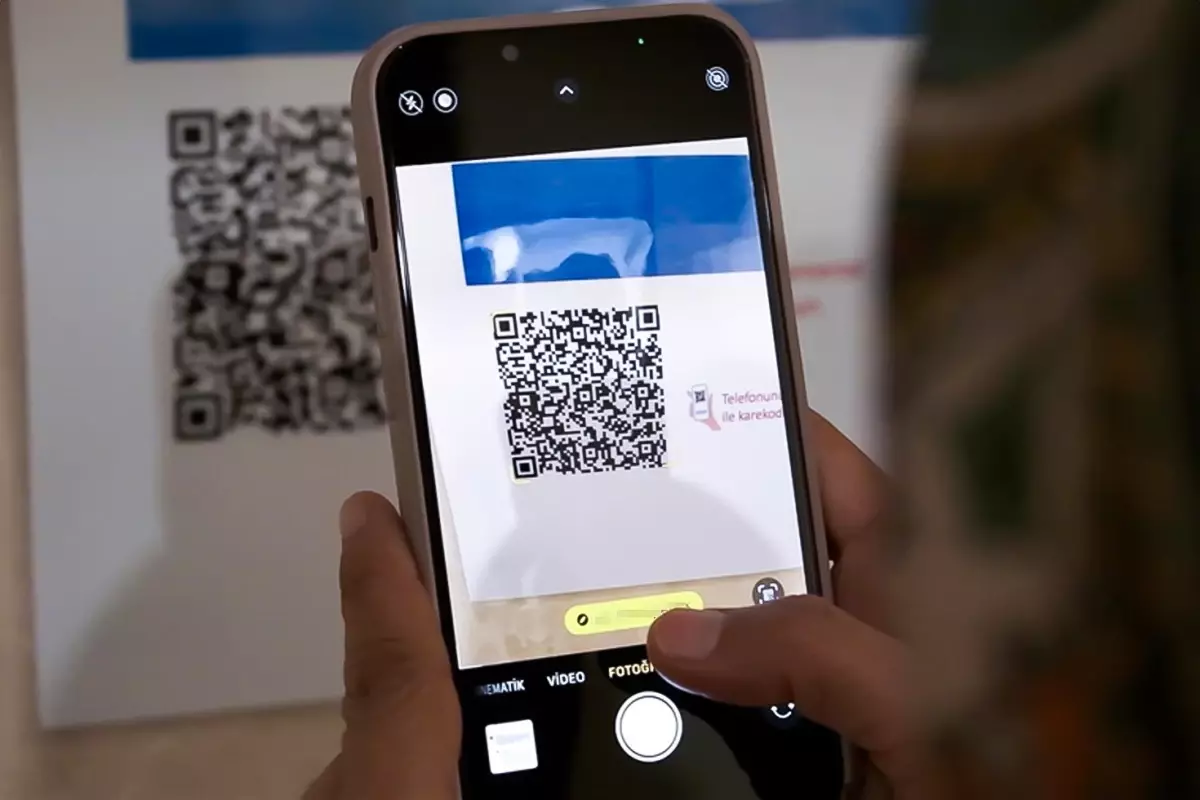 QR kod sahtekarlığı: Telefonunuza sızan zararlı yazılımın perde arkası