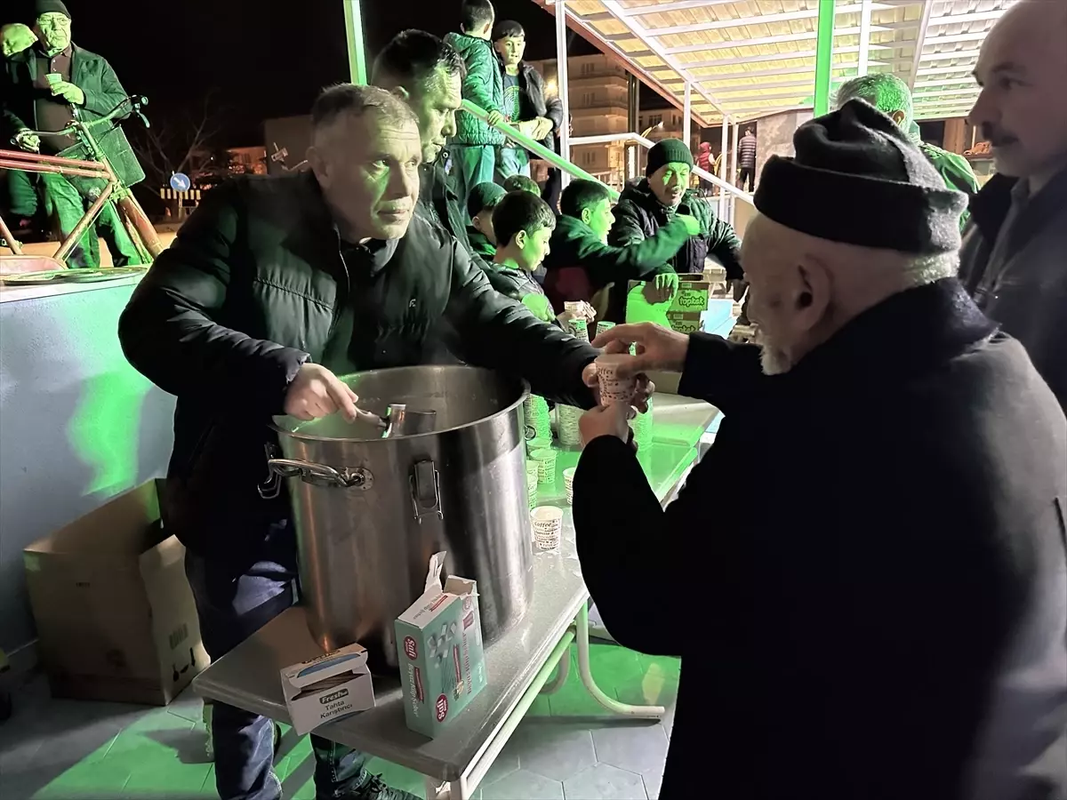 Çorum’da Kadir Gecesi’nde 100 kg Sıcak Süt İkramı