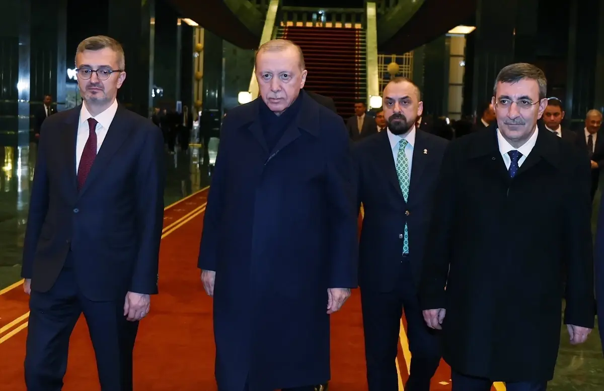 Erdoğan'dan Medya İftarı: Gazeteci ve Yazarlarla Kritik Açıklamalar