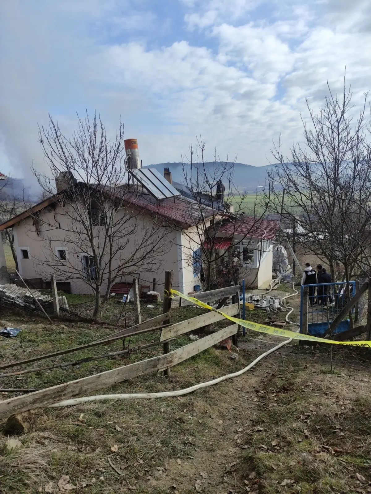 Karabük Eflani'de Ev Yangını: 70 Yaşındaki Yaşayan Kişi Hayatını Kaybetti, Eşi Yaralandı