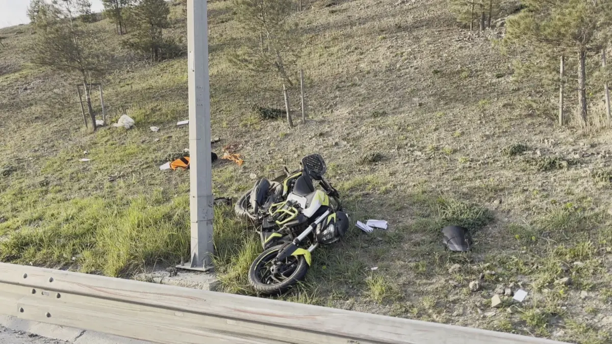 Eyüpsultan’da Alkol Etkisi Altında Zincirleme Kaza: Motosikletçi Hayatını Kaybetti