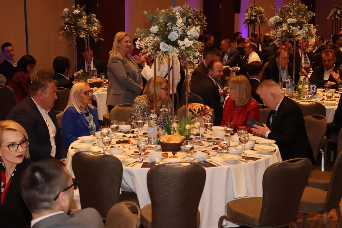 Halkbank, Üsküp’te Ramazan Sofrasını Açtı: Politikacılar ve Bankacılar Bir Arada