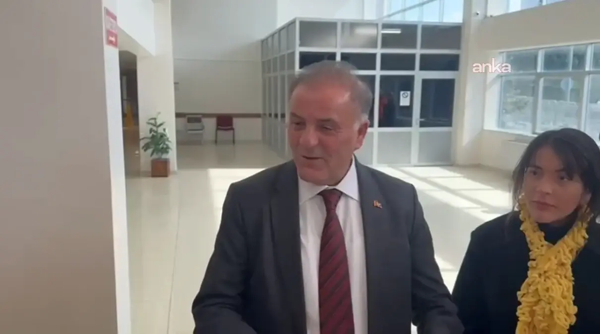 İBB Başkan Vekili Nuri Aslan, Mahkeme Salonu Dışında Kaldı