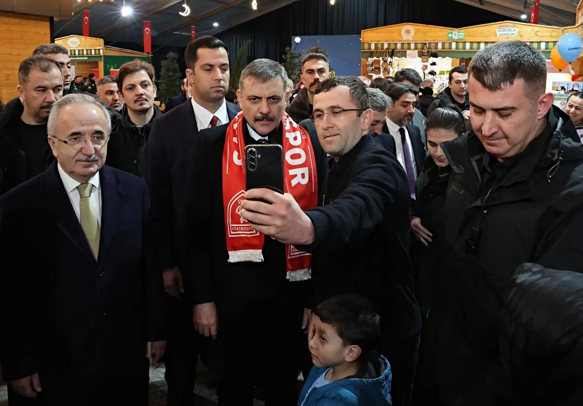 İçişleri Bakanı Mustafa Çiftçi, Samsun'da Ramazan Sokağı'nda Vatandaşlarla Buluştu