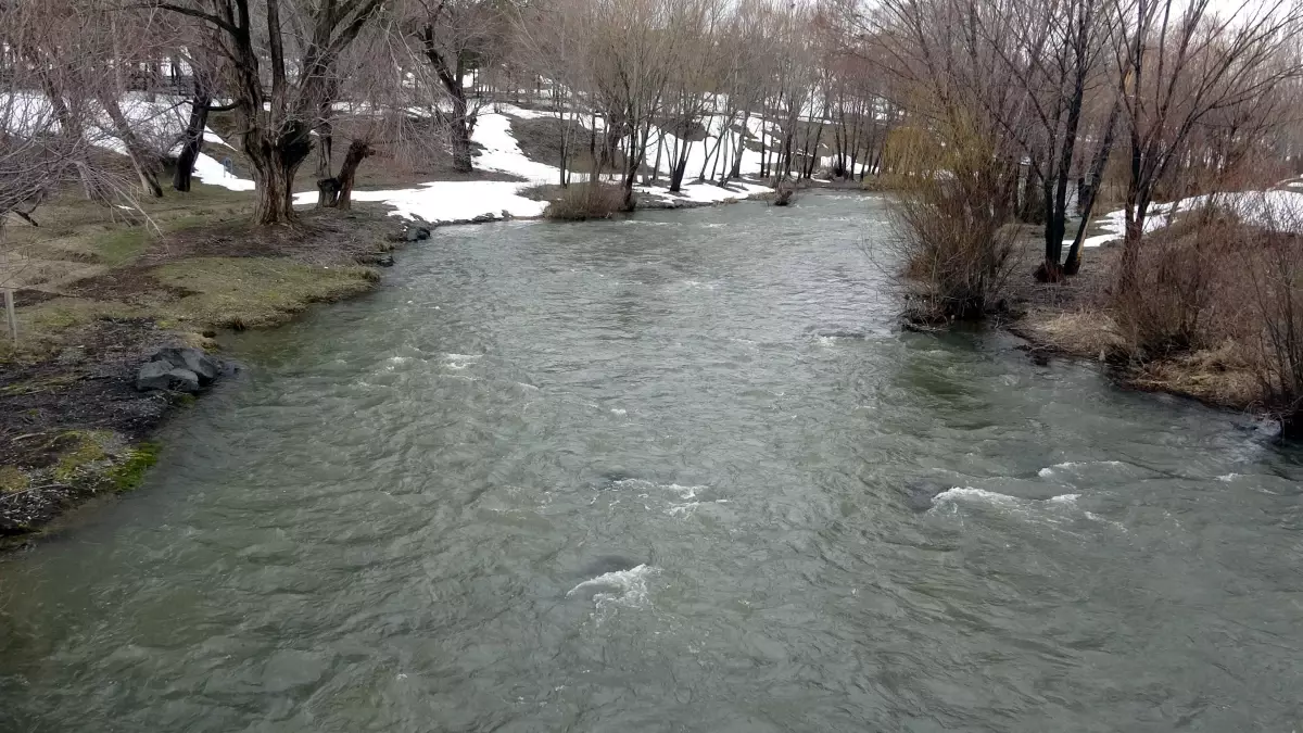 Erciş’te Deliçay’da Su Seviyesi 15 cm Yükseldi: Yağış ve Kar Erimesi Etkili