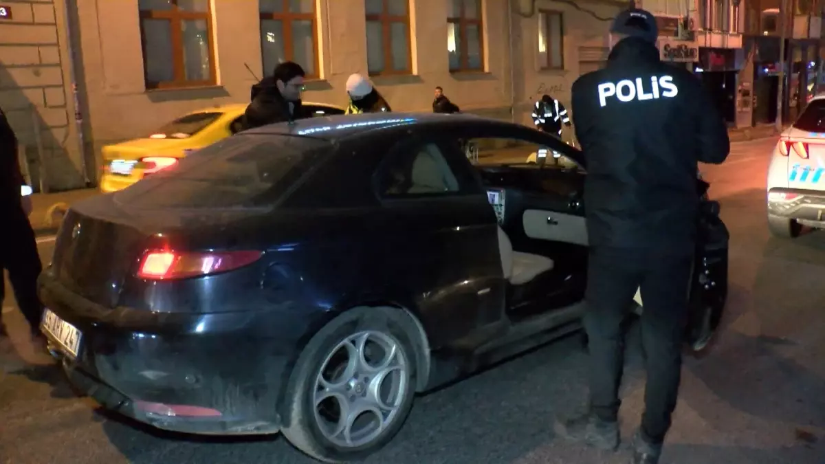 Kadıköy'de Helikopterli Huzur Denetimi: GBT Kontrolleri ve Güvenlik Önlemleri