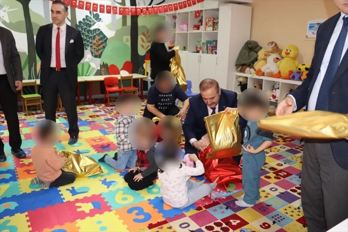 Gebze Cezaevi'nde Bayram Coşkusu: Hükümlü Anneler Çocuklarına Hediyeler Dağıttı