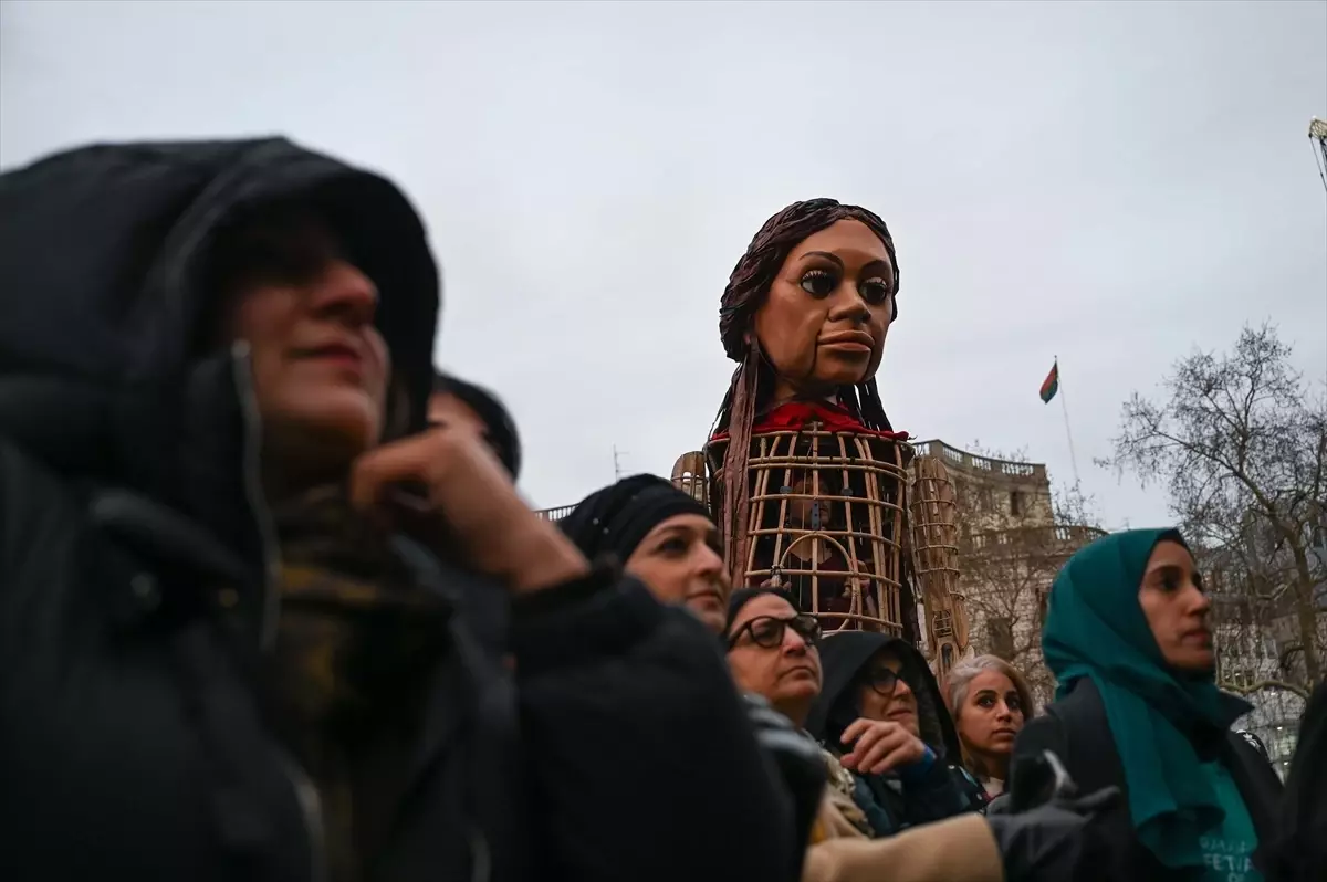 Londra Trafalgar Meydanı'nda Tarihi 2.000 Kişilik İftar Festivali