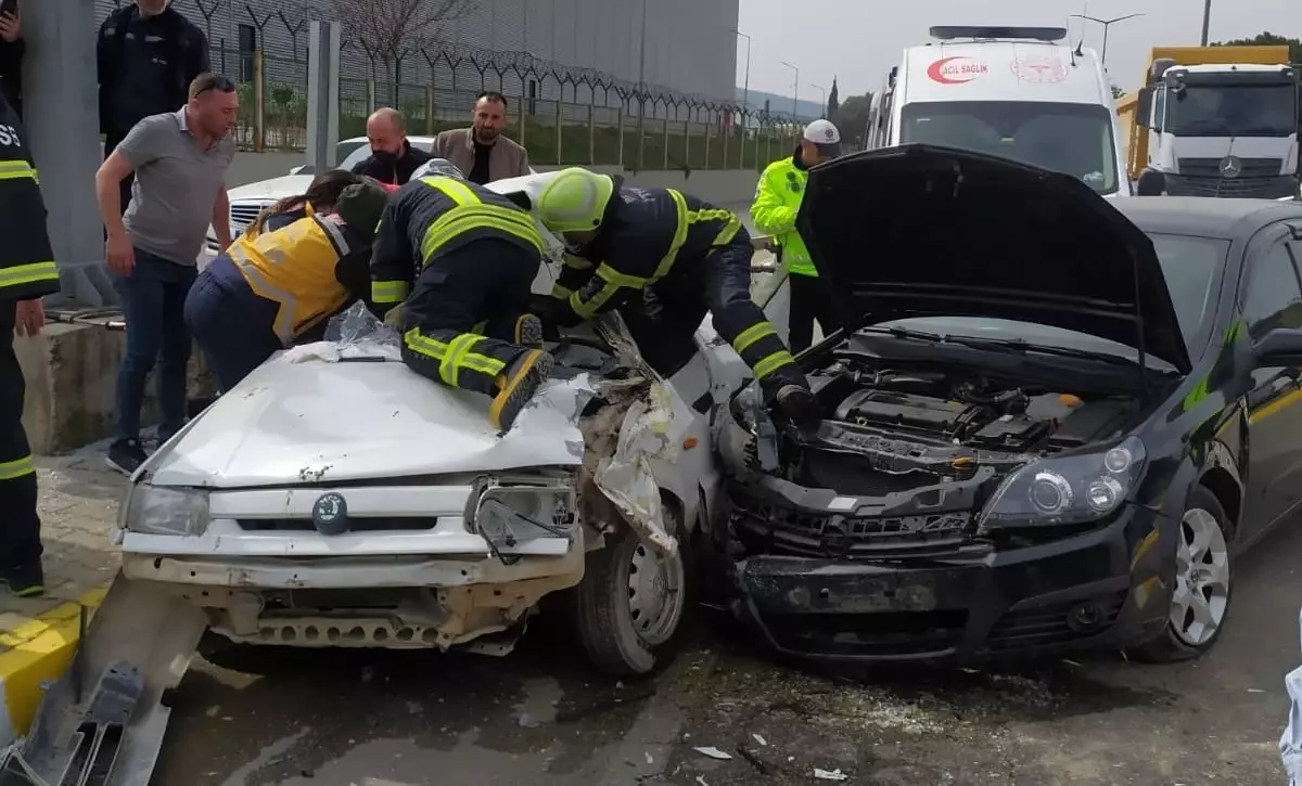 Yunusemre'de Kontrolsüz Sürüş Sonucu Trafik Kazası: 1 Kişi Hayatını Kaybetti