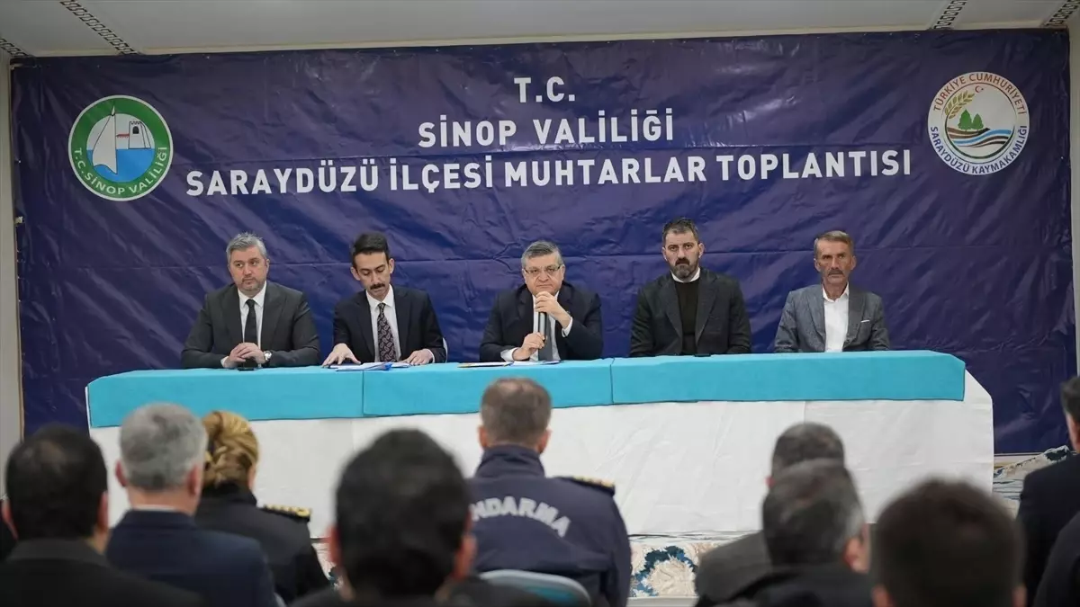 Saraydüzü'nde Validen Muhtarlarla Çözüm Odaklı Toplantı