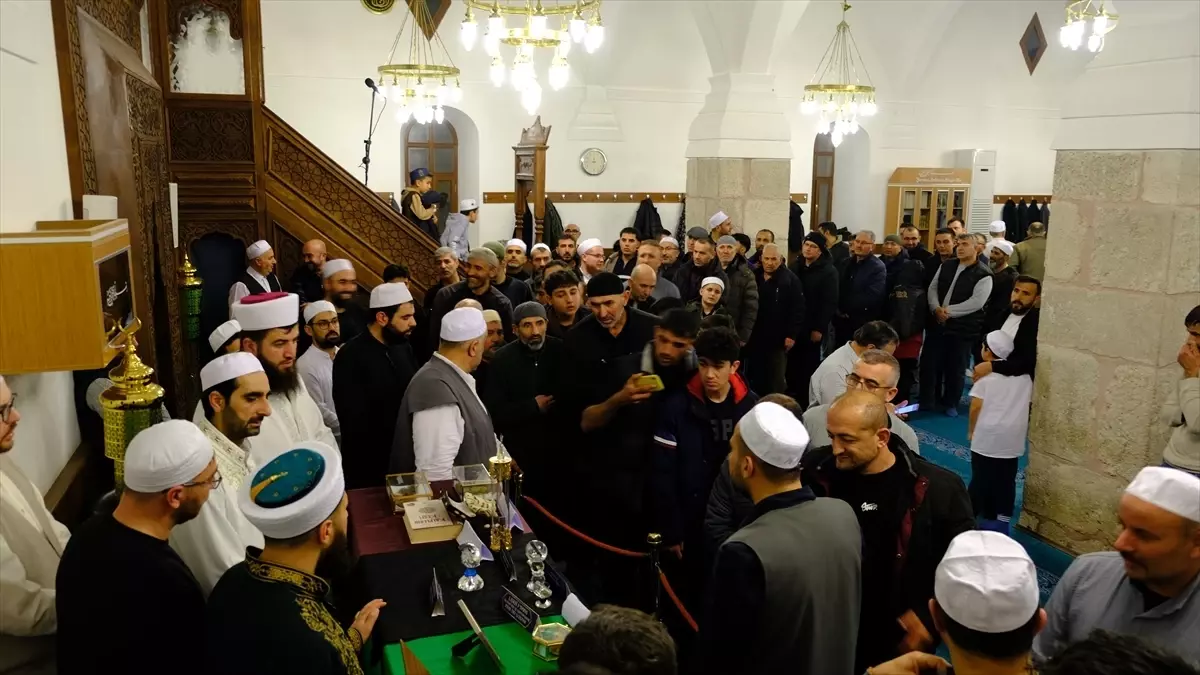 Şarkışla’da Kutsal Emanetler Sergisi Ziyaretçileri Büyülüyor