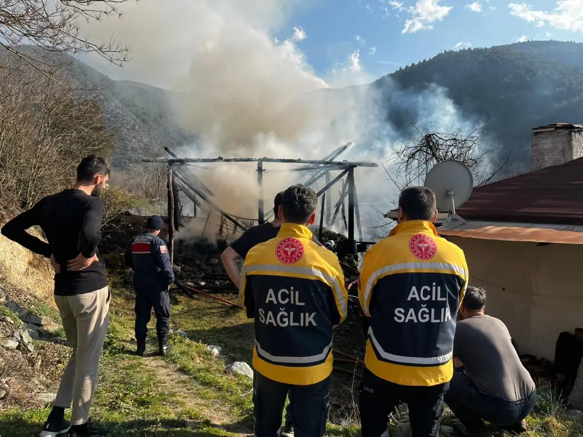 Tosya’da Samanlık Yangını Kontrol Altına Alındı, Can Kaybı Yok