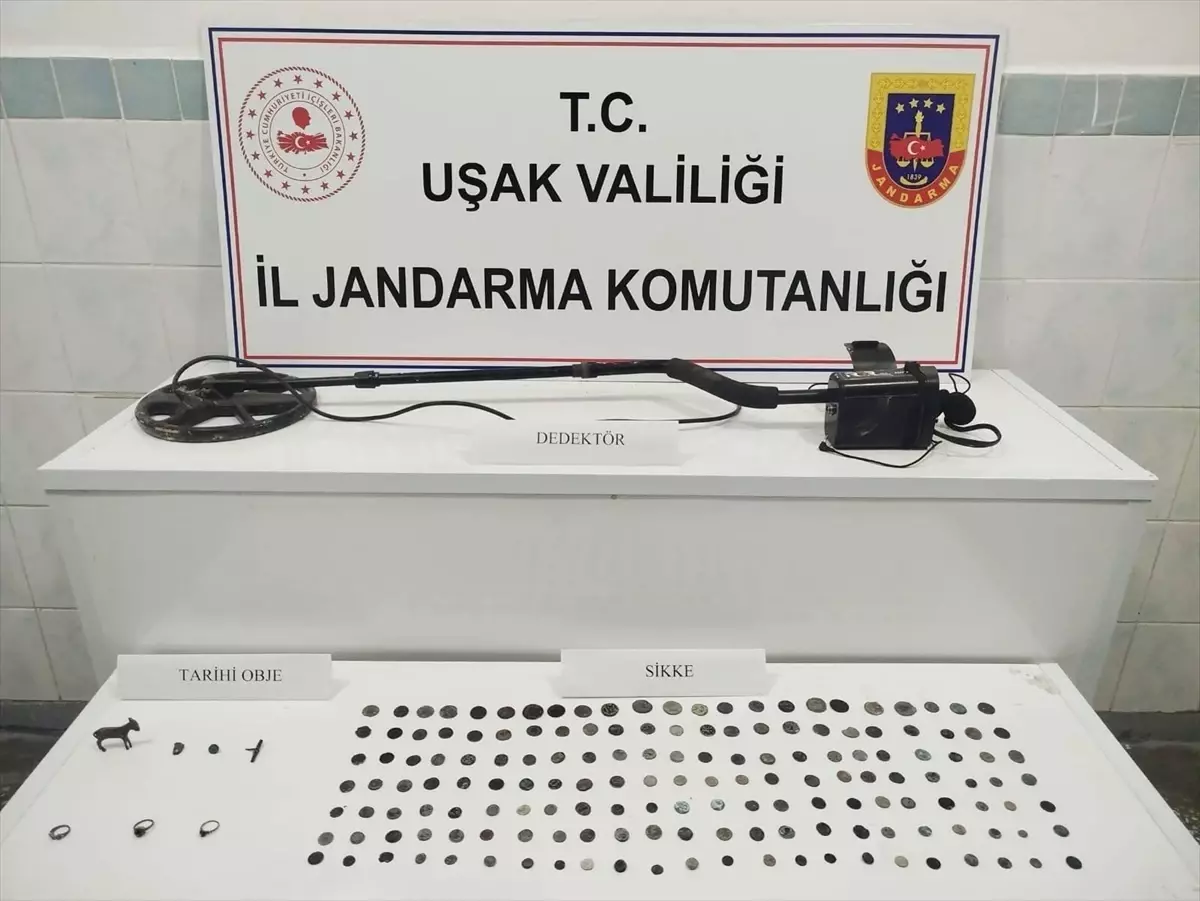 Uşak'ta 161 Sikke ve 7 Tarihi Eşya Ele Geçirildi: Operasyonun Detayları