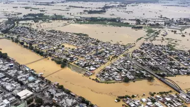 Ekvador’da sel sularının yıktığı bir köy