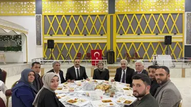 Gençlerin iftar anı ve sohbet ortamı