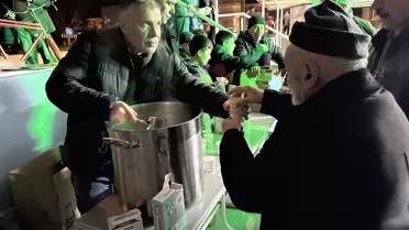 Sıcak süt ikramı sırasında çekilmiş fotoğraf