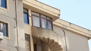 Yangın sonrası binanın dış görüntüsü