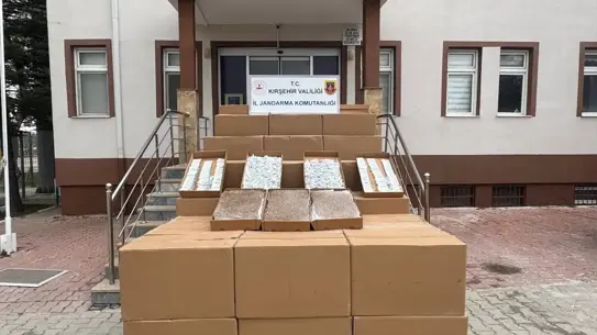 Ele geçirilen kaçak makaron paketleri