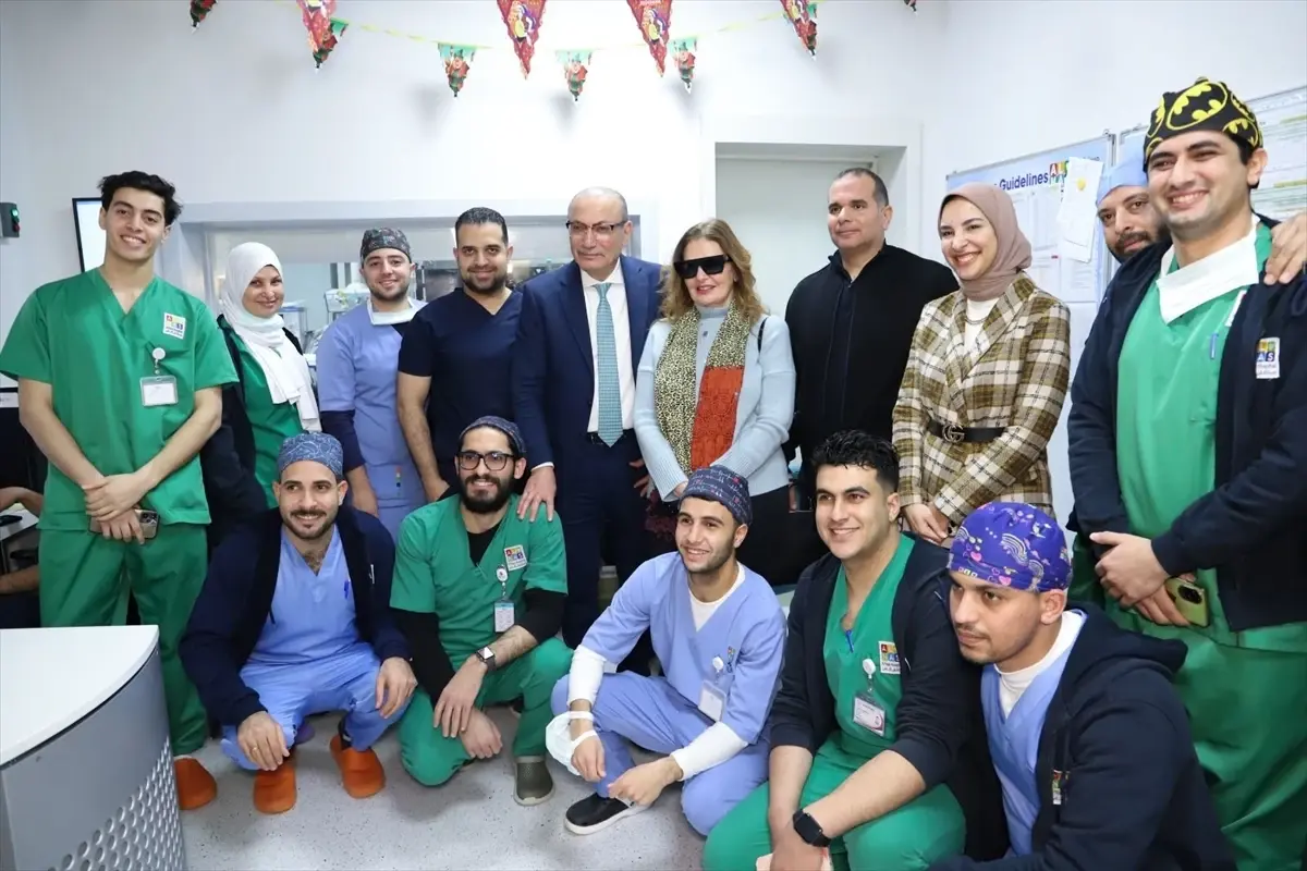 Kahire Büyükelçisi Şen, Nas Hayır Hastanesi'nde Filistinli Çocukları Karşı Karşıya Getirdi