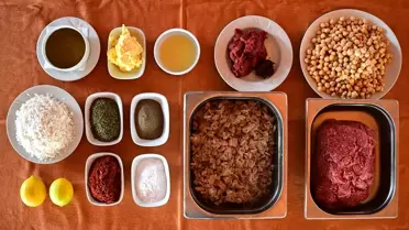 Gülüklü çorbanın sıcak servis tabağı