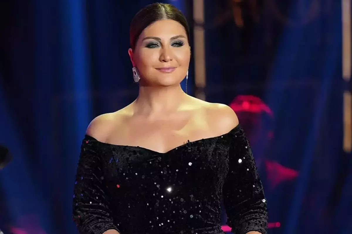 Sibel Can ve 11 Yaş Küçük Sevgilisi Emir Sarıgül'ün Hediyelerle Dolu Romantizmi